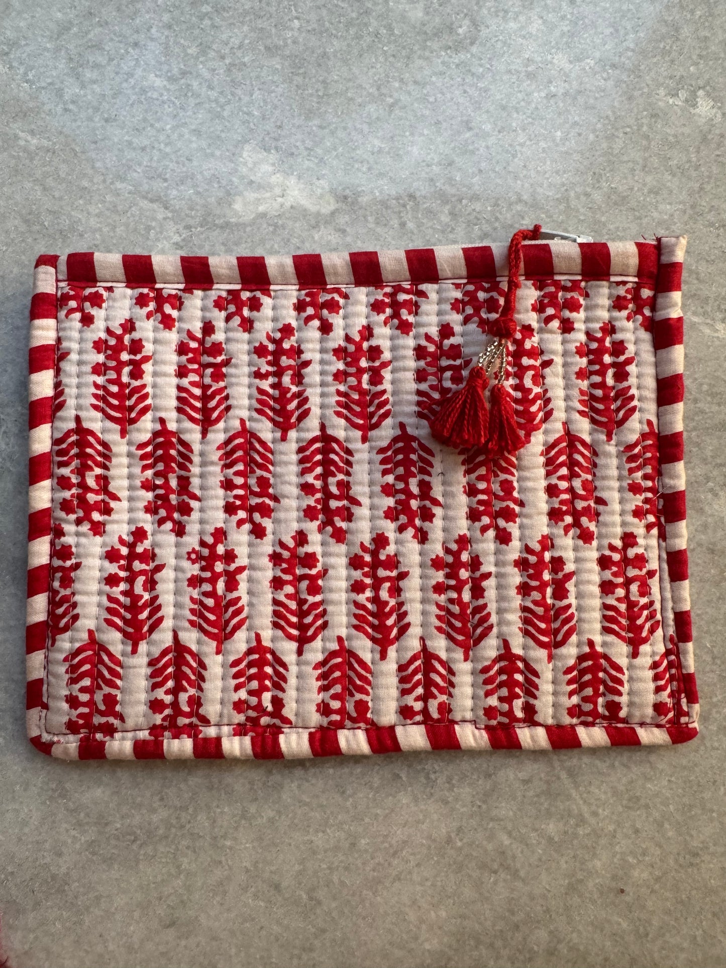 Pauli Etui