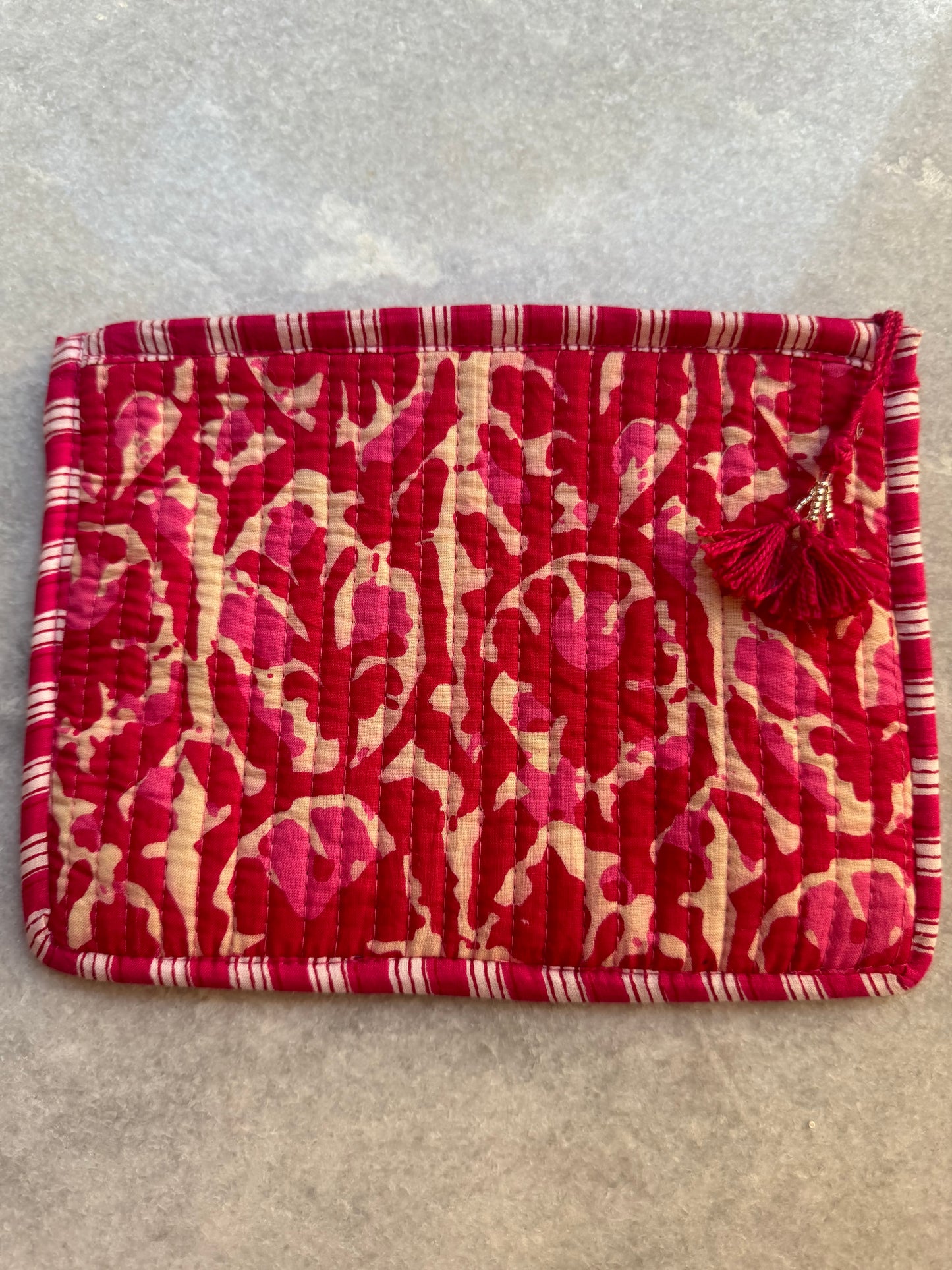 Pauli Etui