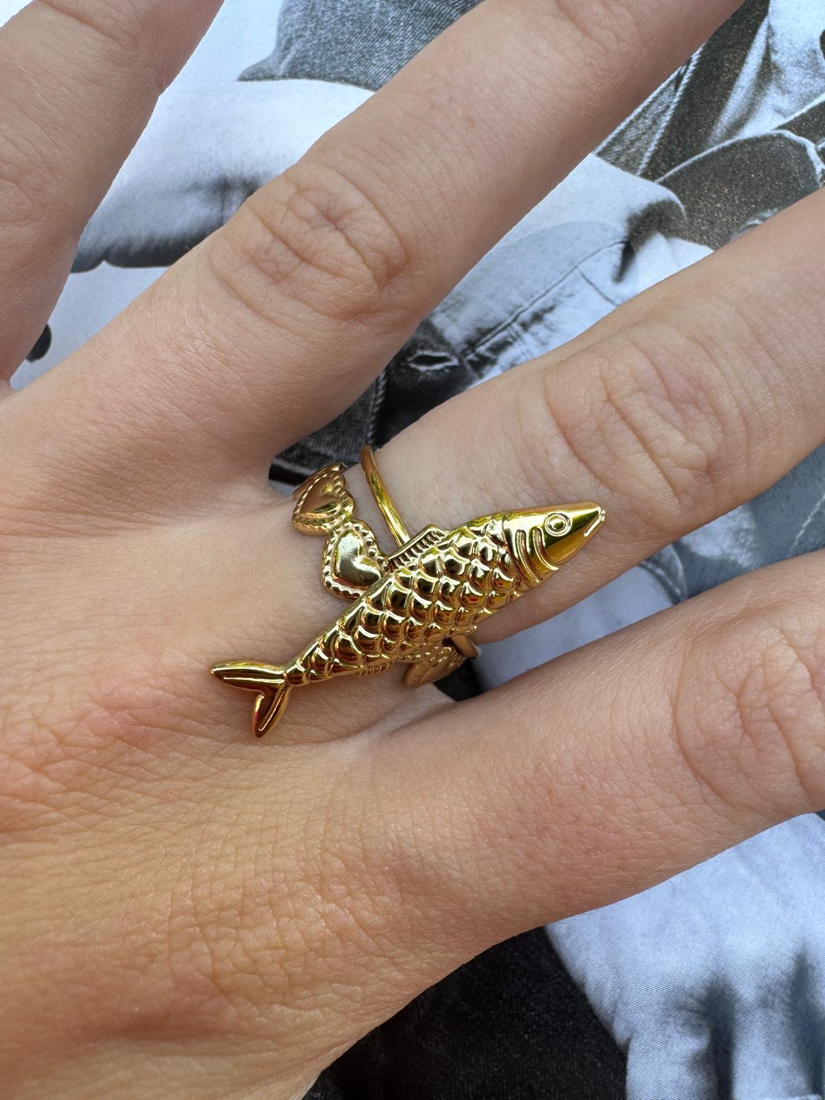 Fishy ring